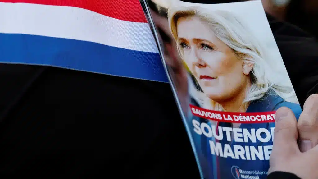 Marine Le Pen slams 'witch hunt' against her party at Paris rally ...